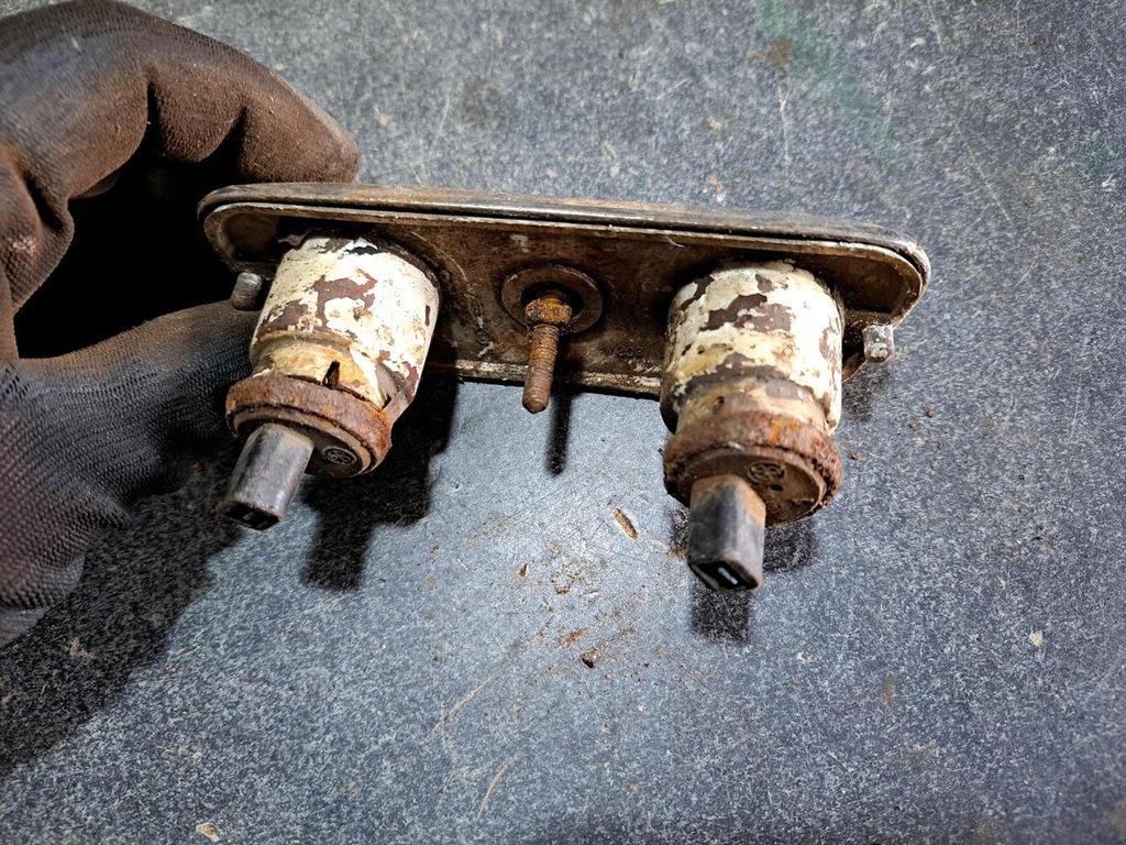 фото №7, Stara лампа лампа подсветка номерного знака регистрационный оригинал fiat хром