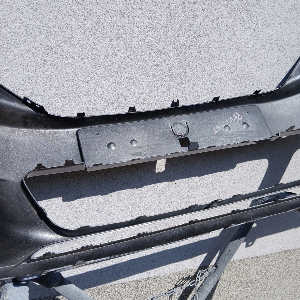 Peugeot 308 рестайлинг  бампер перед aa38247568 цвет evlc Оригинал