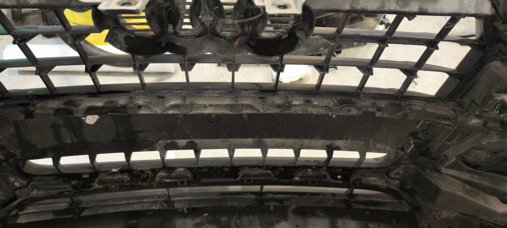 Бампер перед комплектний  audi q3 8u рестайлінг  2016 s-line lx7r Зі Шроту