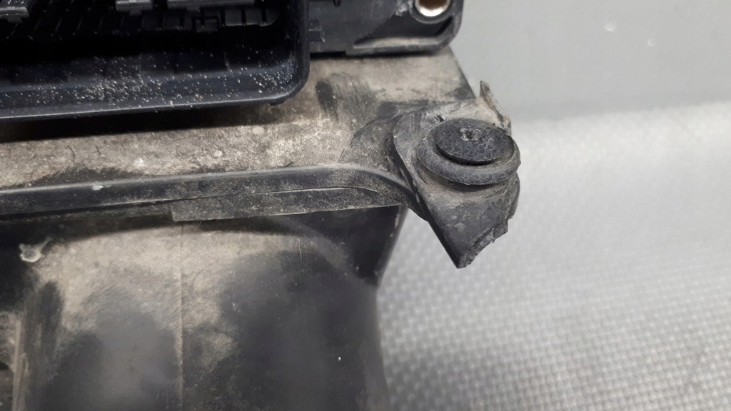 фото №14, 100140-9895 бортовий комп'ютер корпус фільтра mazda ii 1.3b