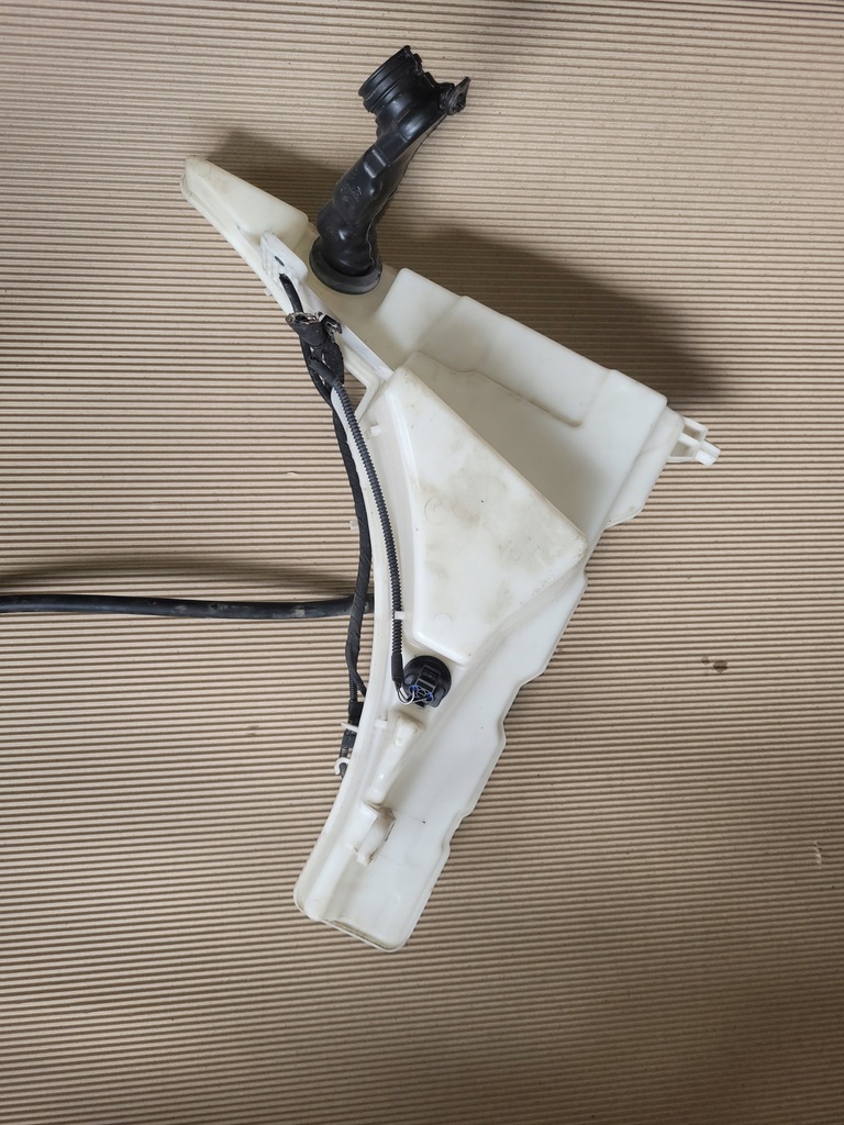 фото №1, Audi a6 c8- бачок омывателя