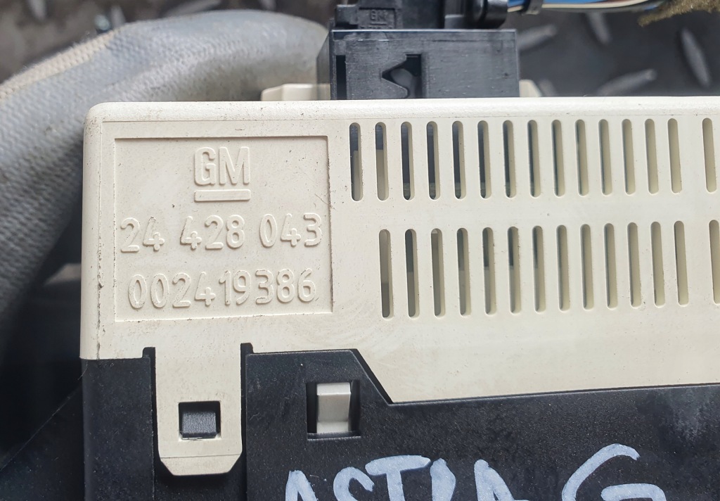 фото №2, Часы дисплей opel astra g