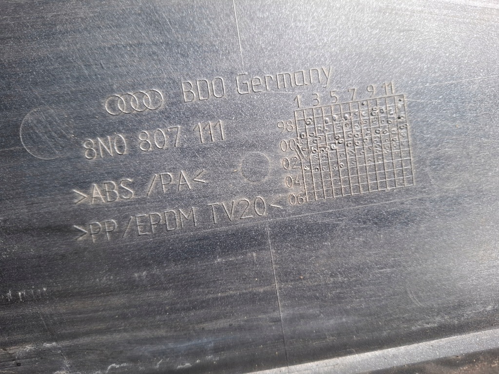 Audi tt 8n бампер перед 8n0807111 оригинал lz7k в Украине