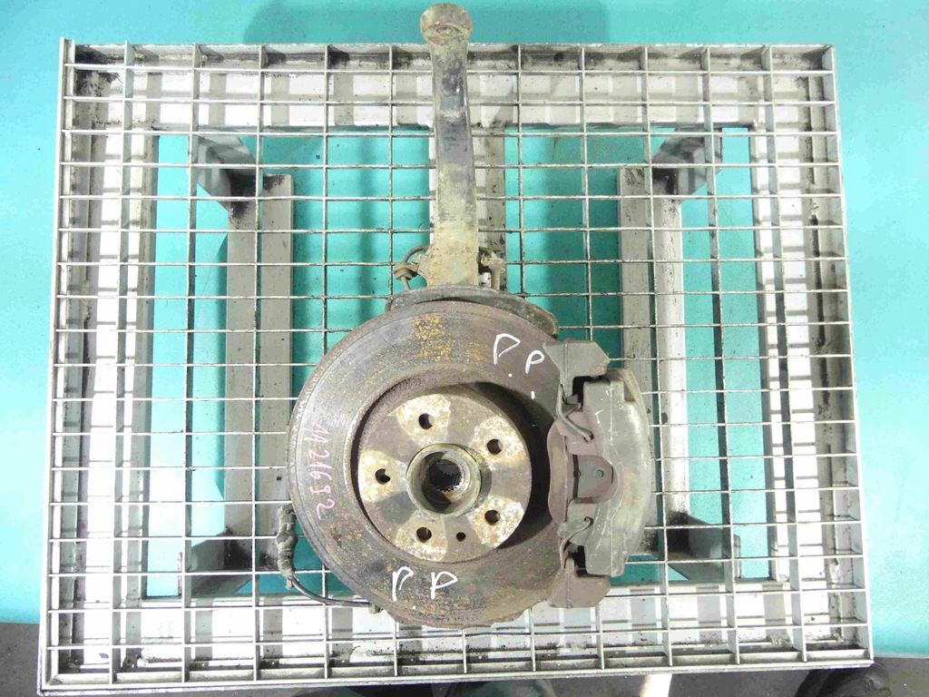 фото №1, Поворотный кулак правая ступица перед 1.8 alfa romeo 156