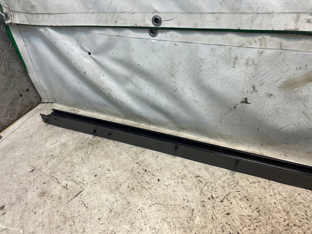 фото №8, Mercedes sprinter w907 w910 напрямна двері