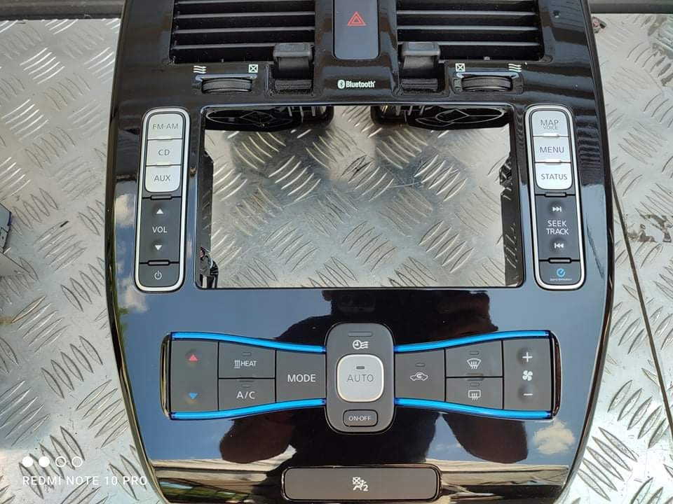 фото №1, Nissan leaf i панель рамка радио навигации