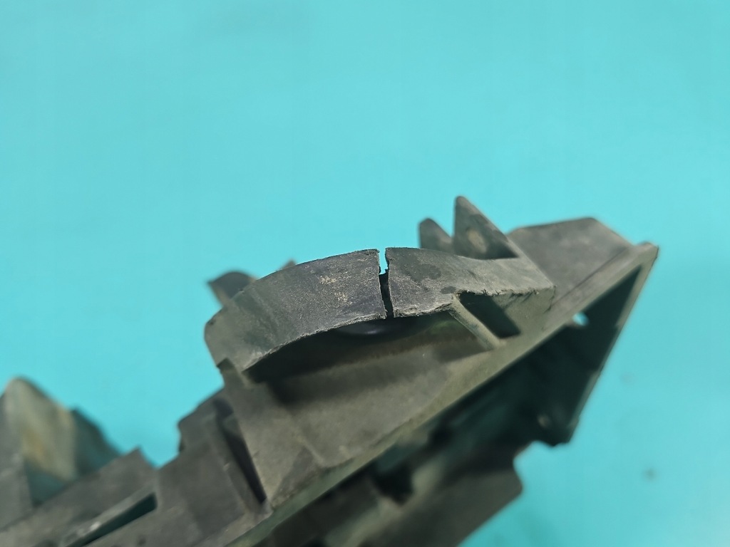 Корпус аккумулятор основание jeep cherokee kl 68186053a 2.0 multijet Цена