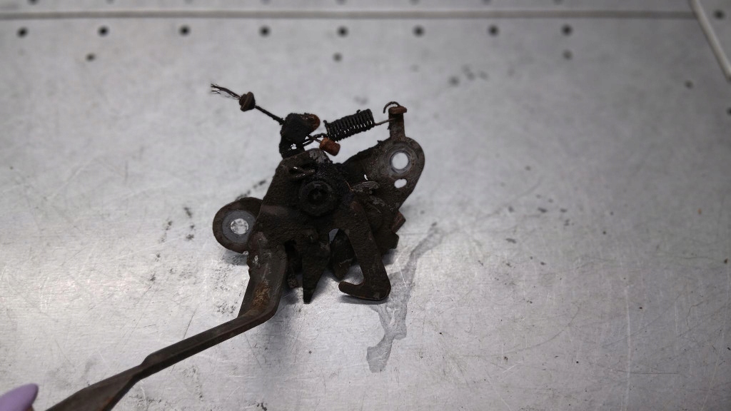 фото №1, Citroen c-elysee 18 - lift замок капот перед оригинал