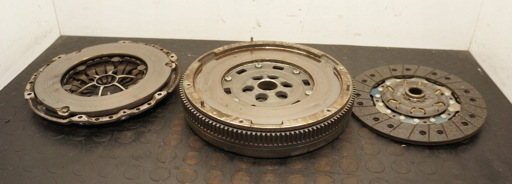 фото №1, Зчеплення колесо двомасовий vw golf vii t-roc passat 2,0 tdi 03l141026b