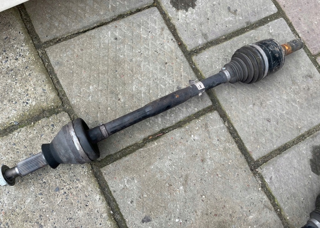 фото №1, Maserati ghibli 3.0 v6 приводной вал левый задняя 6700352620