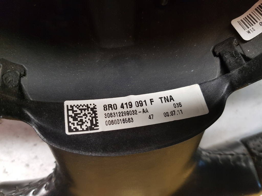 фото №9, Audi a3 8p lift 08-12r воздуховод кожаный