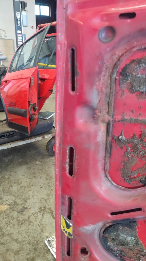 фото №14, Капот seat ibiza i czerwona