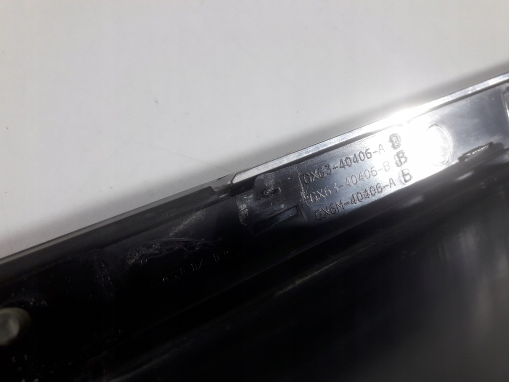 фото №10, Jaguar xe x760 15r- молдинг крышки багажника gx63-40406-a