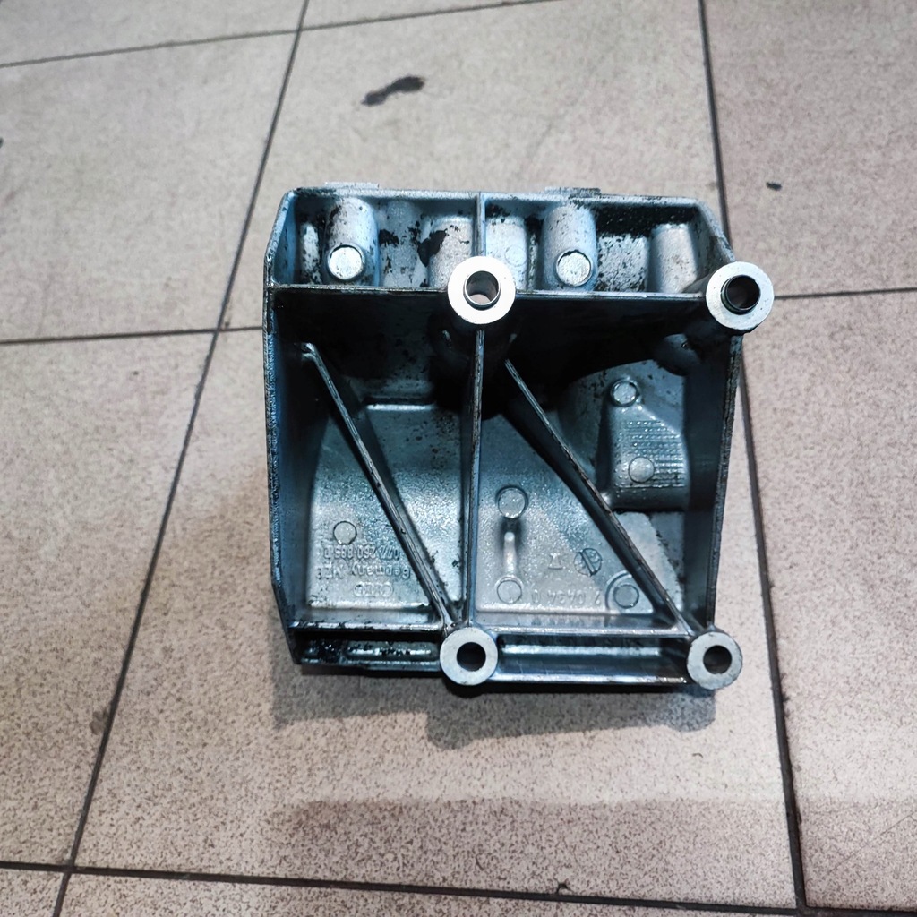 фото №9, Кронштейн насоса усилителя кондиционера audi a8 d2 4.2 v8