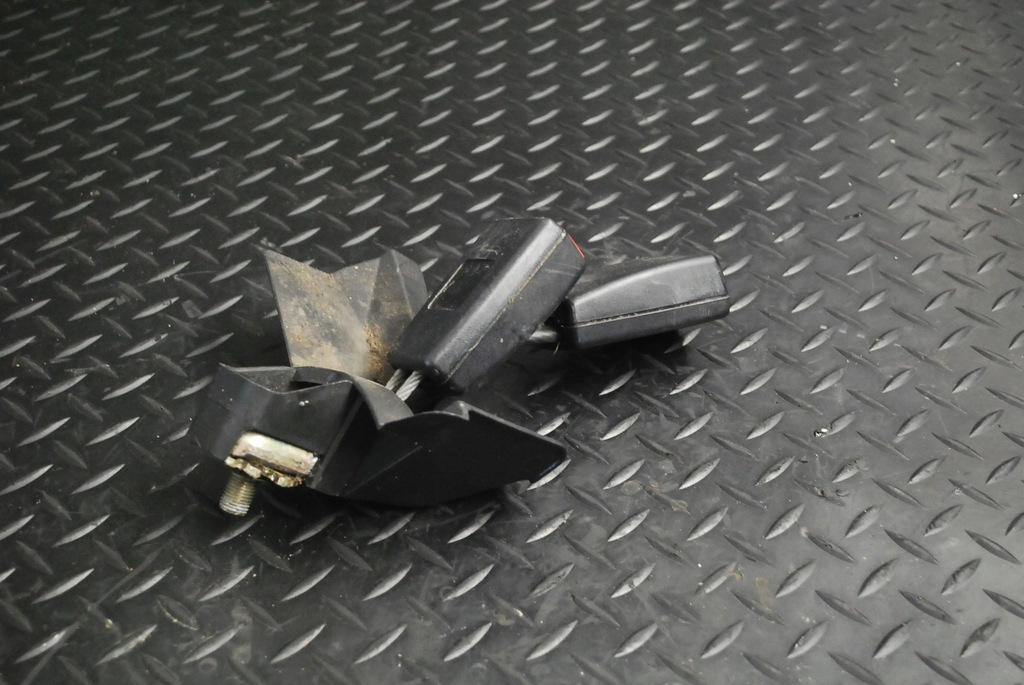 фото №1, Audi a4 b7 замок пряжка поперечина 8e0857739d