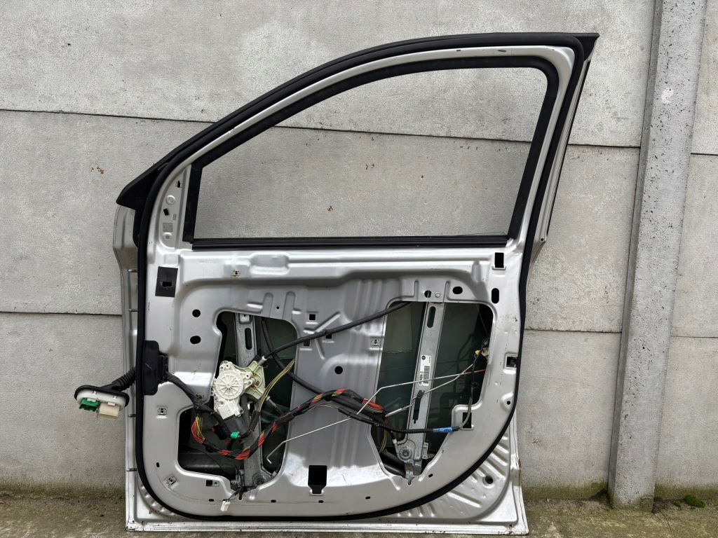 Дверь jeep compass i рестайлинг  2011-2016 передние правое перед правый полный Доставка