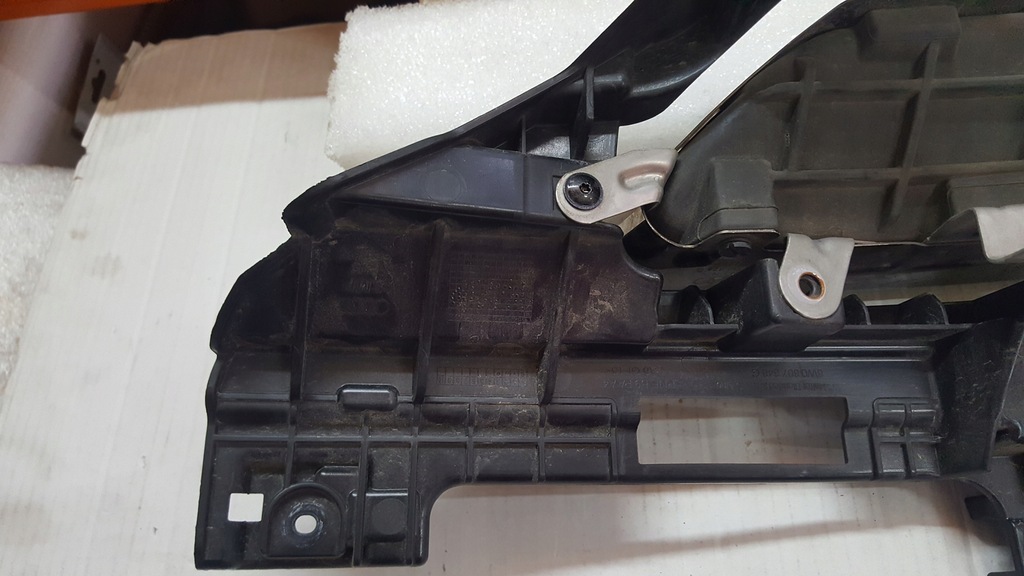 фото №11, Права наконечник вихлоп + кронштейн audi a4 b9 8w0253826q 8w0807348g демонтаж