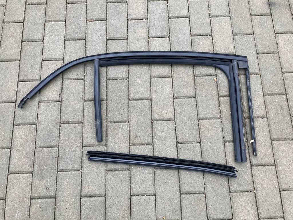 фото №1, Renault megane iv hb прокладка двері задня p