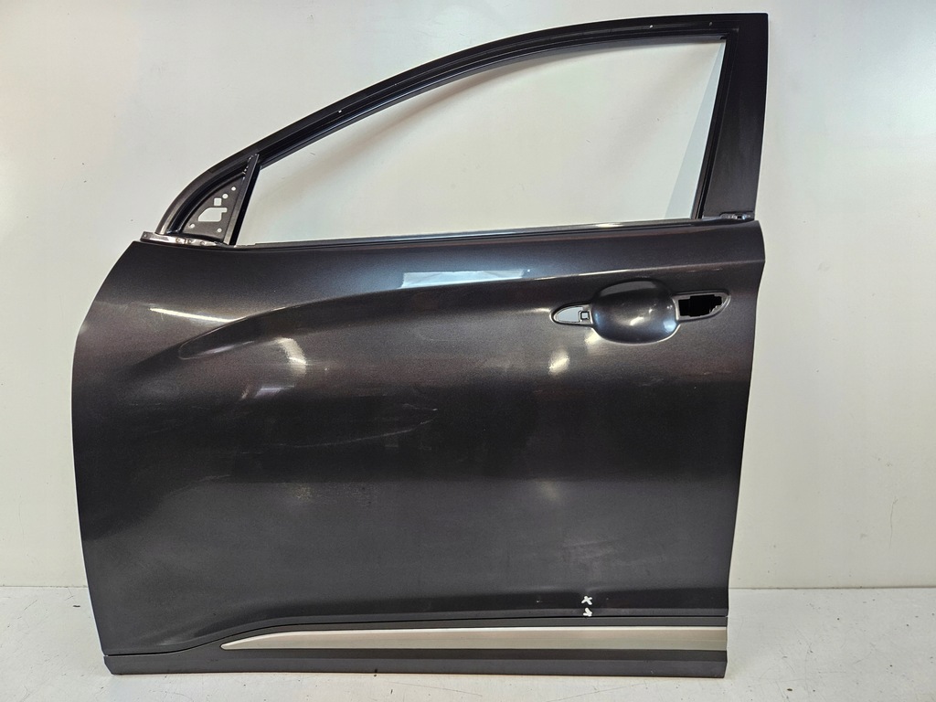 фото №1, Hyundai kona i 1 дверь передние левая перед молдинг