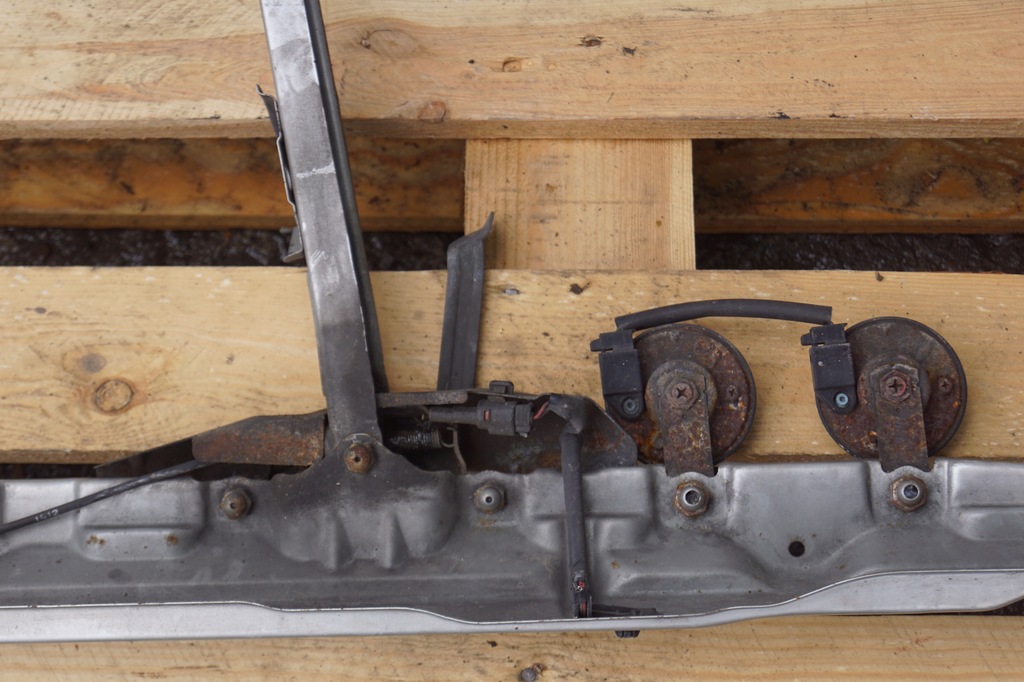 фото №8, Toyota avensis verso pas передний усилитель