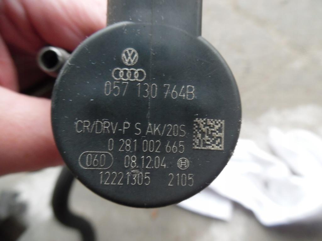 фото №3, Audi a8 d3 3.0tdi молдинг впрыскная 059130090j