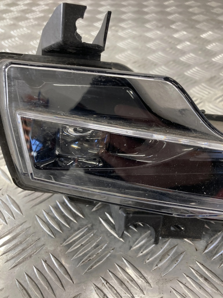 фото №2, Противотуманная фара led правый tesla model 3 17-