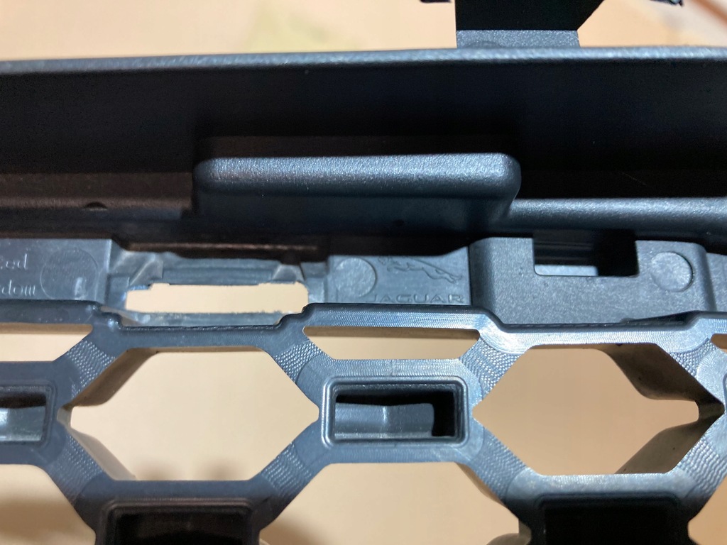 фото №8, Решітка бампера середня jaguar f-pace