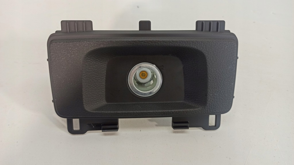 фото №1, Разъём прикуривателя a4 b9 8w0863324