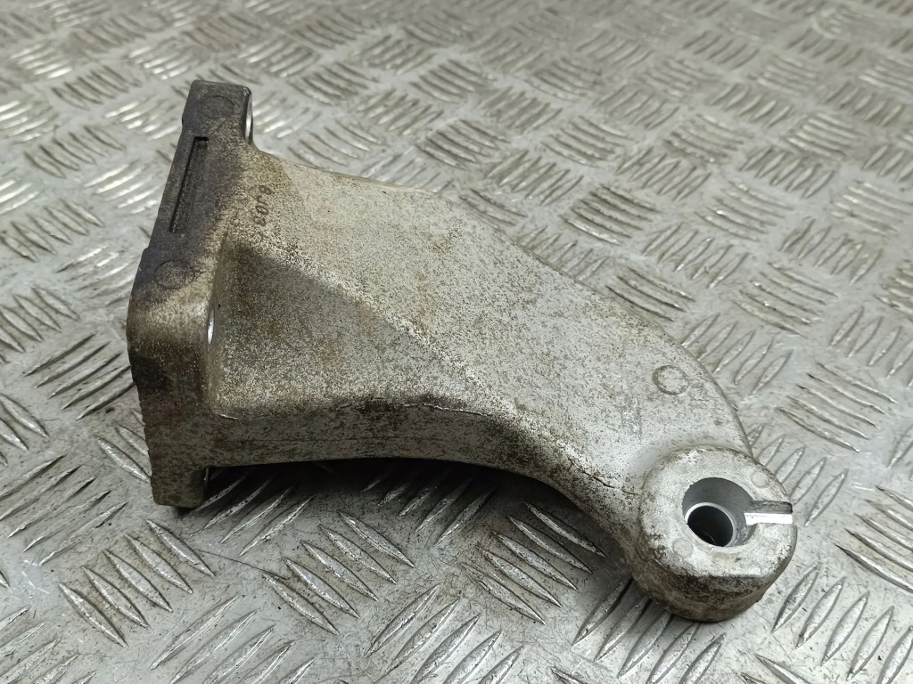 2020 ssangyong musso кронштейн двигуна r6712231604 Доставка