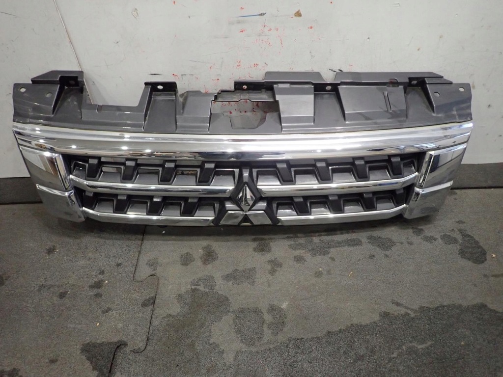 фото №1, Решітка радіатора mitsubishi pajero iv lift 2015- 7450a975