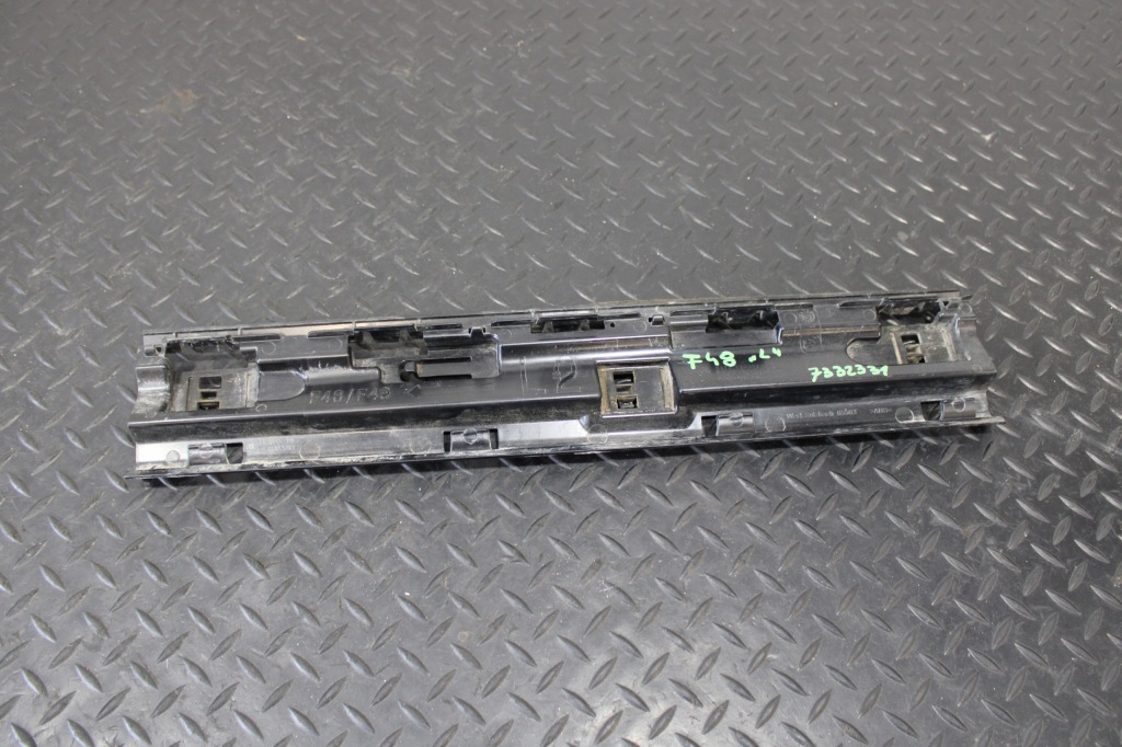 фото №1, Направляющая кронштейн порог правое bmw x1 f48 7332331