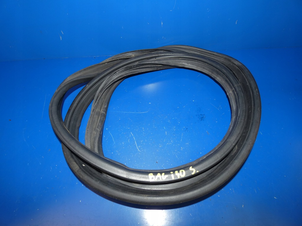 фото №1, Hyundai i40 sedan прокладка крышки багажника задняя