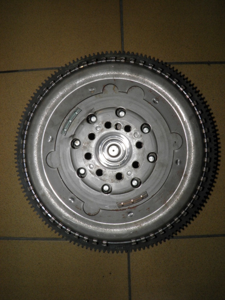 Купити Колесо двомасовий db mercedes sprinter 415024310