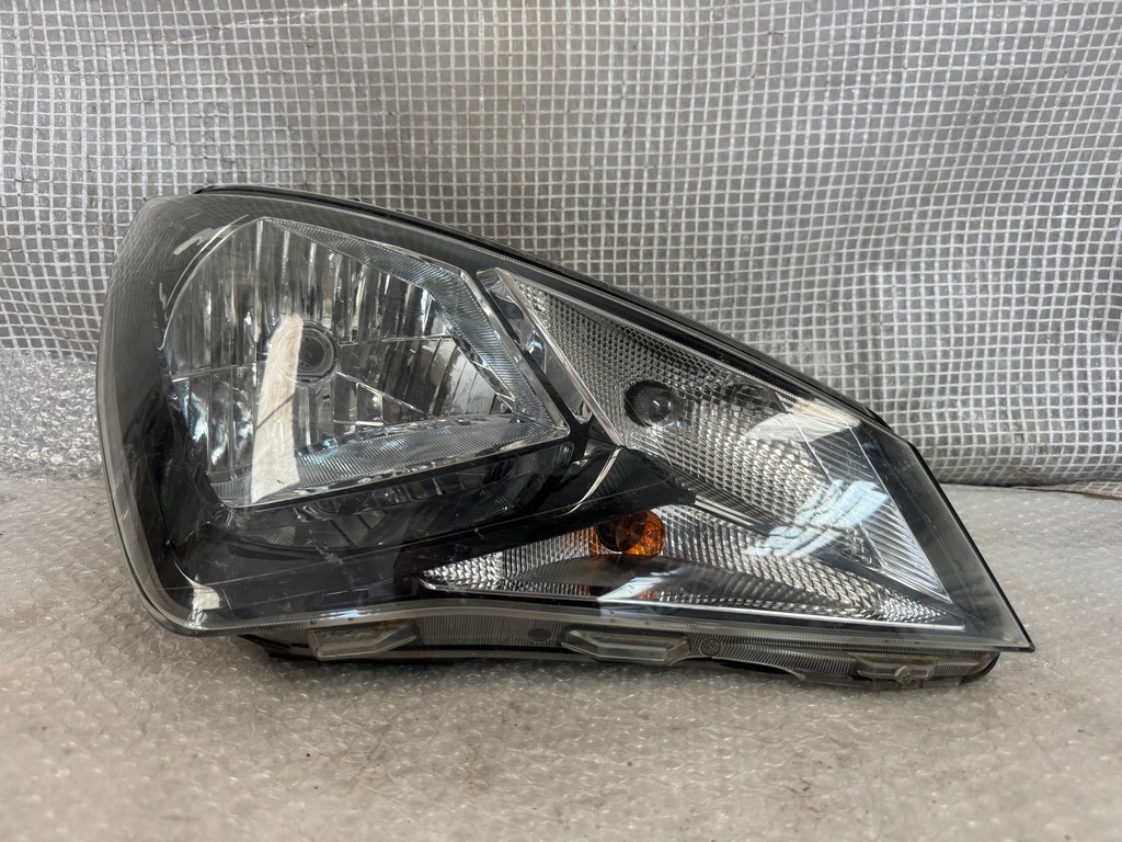 фото №1, Seat mii права лампа передня