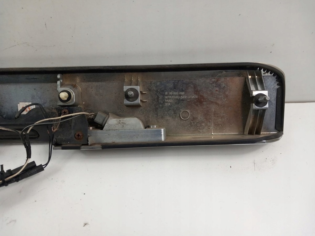 фото №7, Chevrolet orlando van накладка крышки задняя микровыключатель 96886794