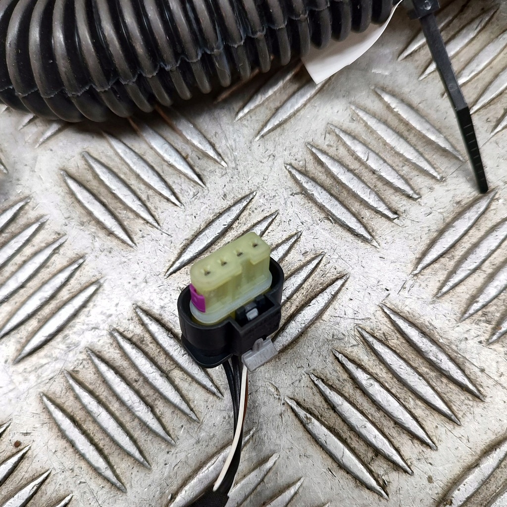 фото №7, Mercedes-benz eqe v295 2022 левая сторона жгут трубопровод дверь передних