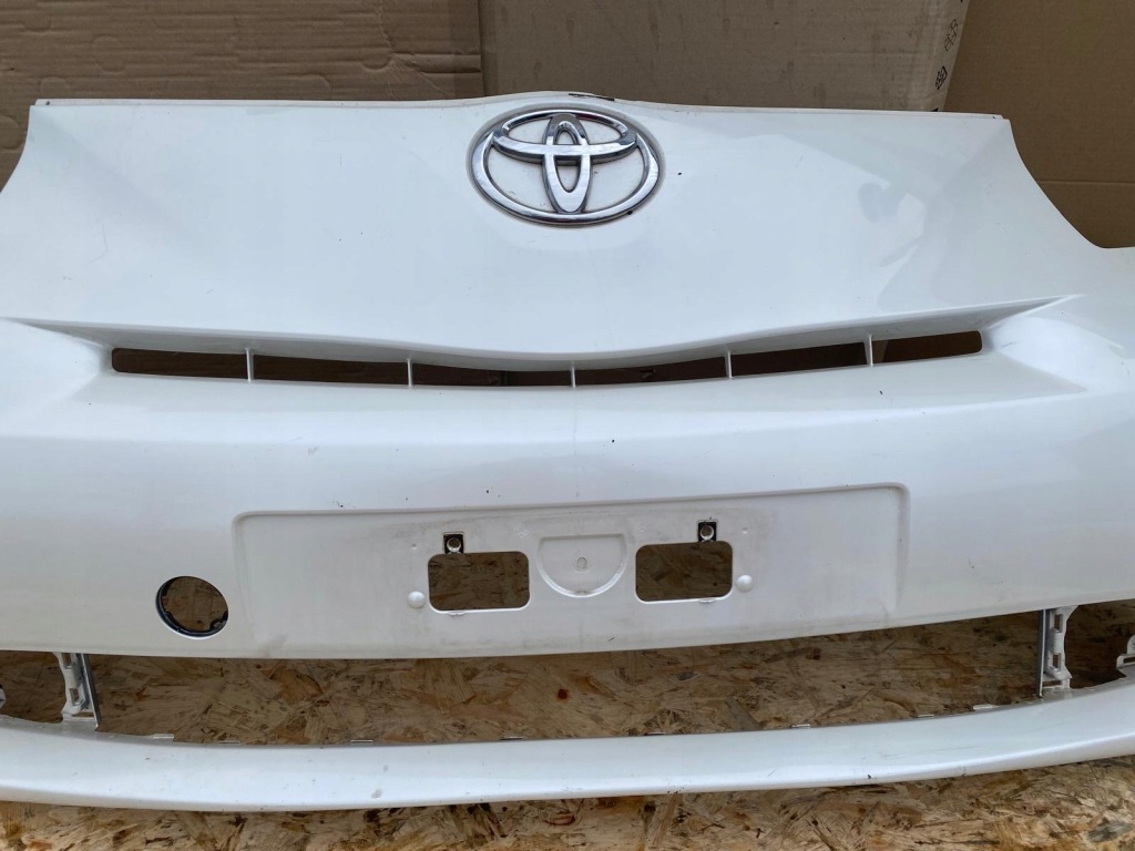 Бампер передний перед toyota iq Оригинал