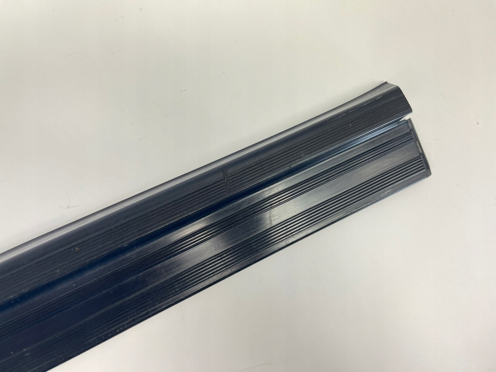 Молдинг поріг накладка поріг mercedes w124 права ліва задній 85-89r niebieski Київ