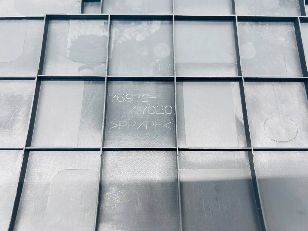 Corolla cross гібрид накладка корпус сидіння акумулятора середня 76971-47020 Ціна