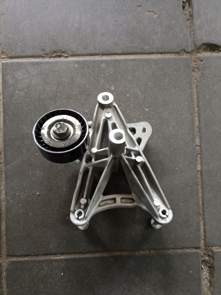 фото №1, Кронштейн генератора ролик кронштейн jeep wrangler jl 3.6 5281455aa