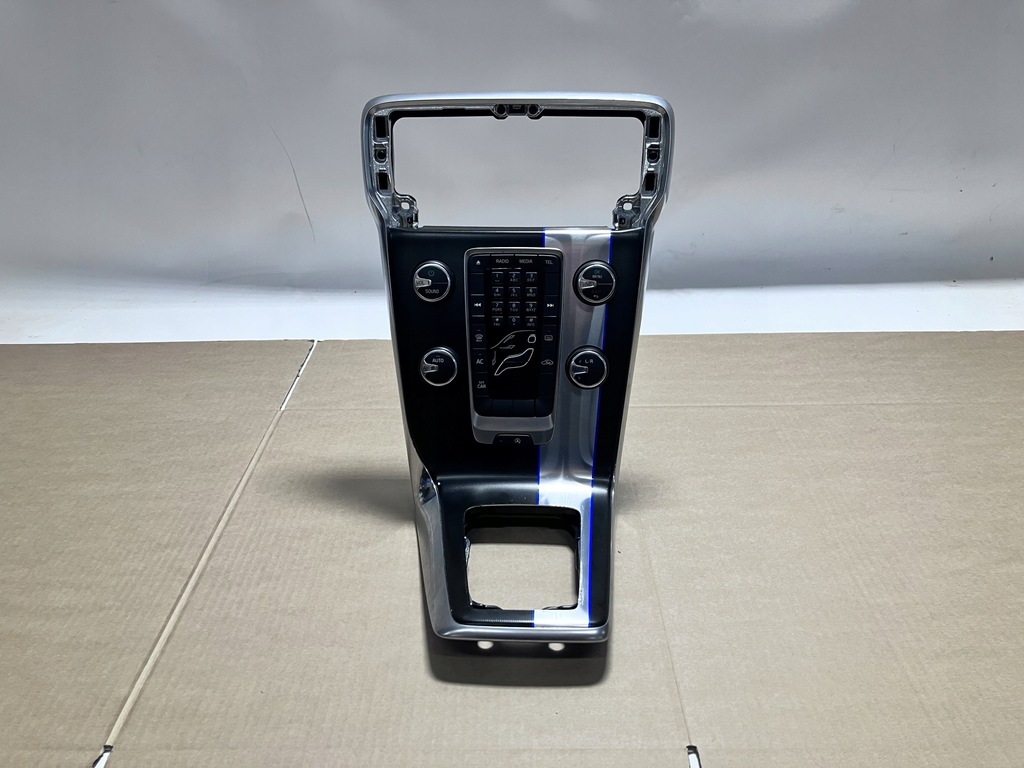 фото №2, Панель обдув volvo v40 ii r design