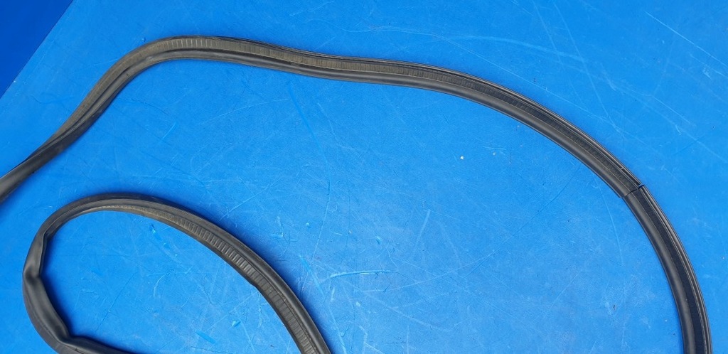 фото №7, Прокладка крышки задний багажника chevrolet corvette c6