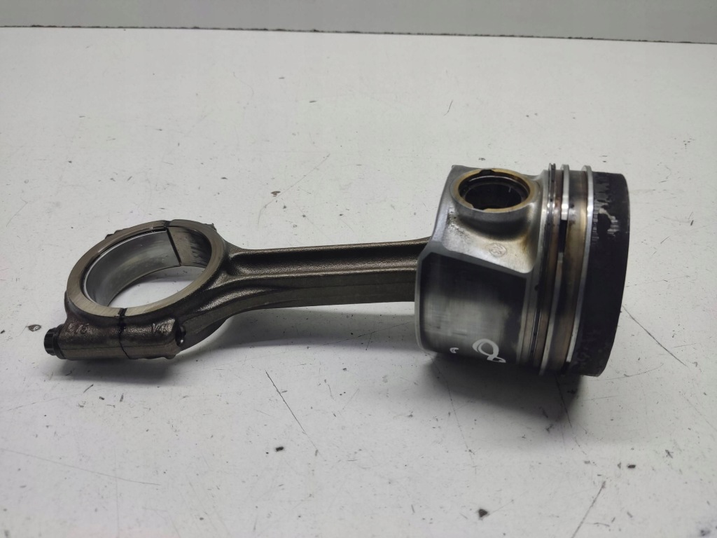 Skoda superb b8 3v 2018 поршень с шатун 81l155 в Украине