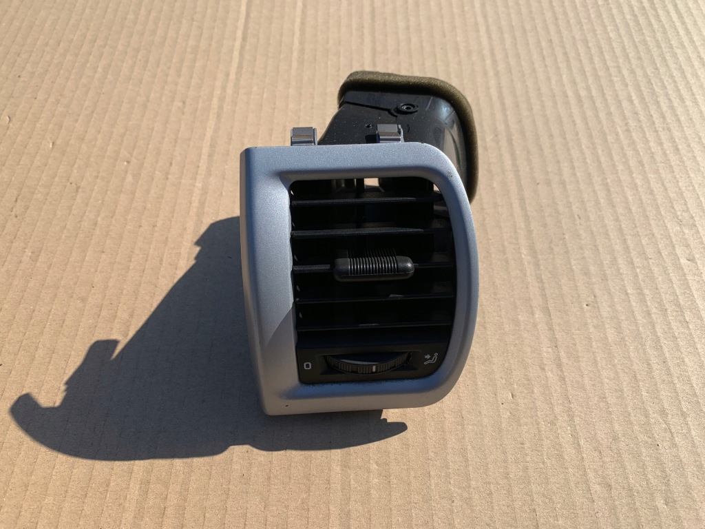 фото №1, Решётка воздуховод панели левая skoda fabia ii 2 оригинал ładna