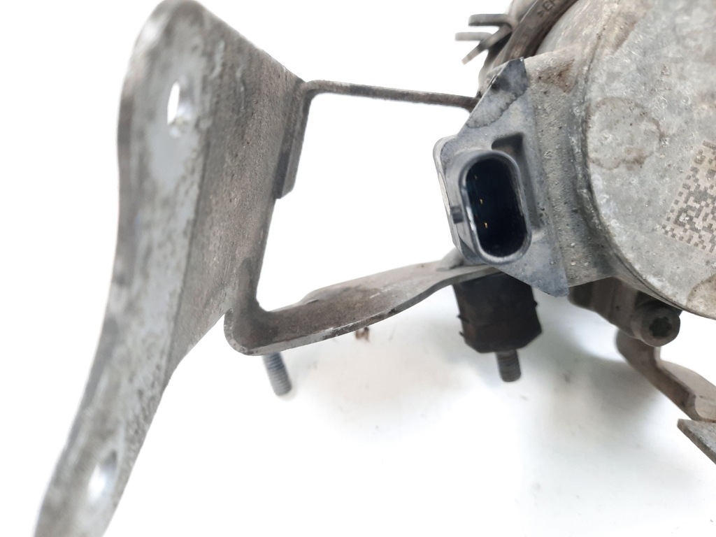 2015 bentley flying spur дополнительная насос воды 8k0965567b Недорого