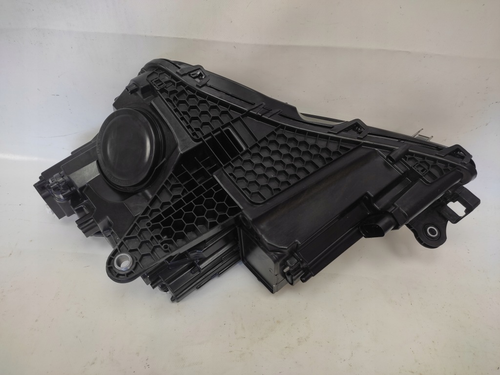 Skoda superb 3 рестайлинг  3v1 фара правый  перед full led 2019- Цена