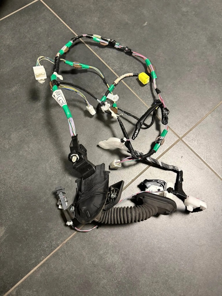 фото №1, Toyota corolla e21 - джгут двері правий перед