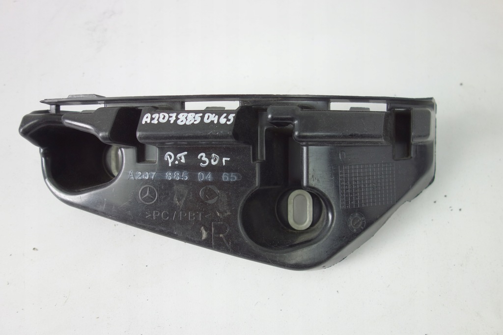 фото №1, Mercedes e w207 cabrio направляющая бампера правый задняя