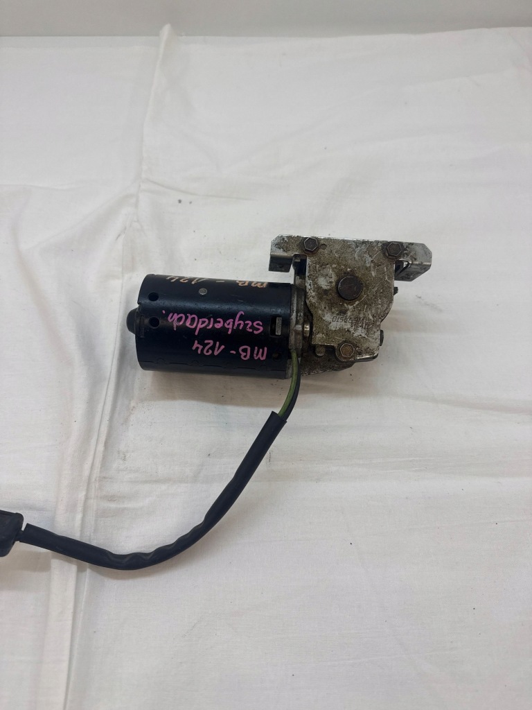 Б/у оригинальный моторчик люк mercedes-benz w126 w123 0390251699 с Разборки