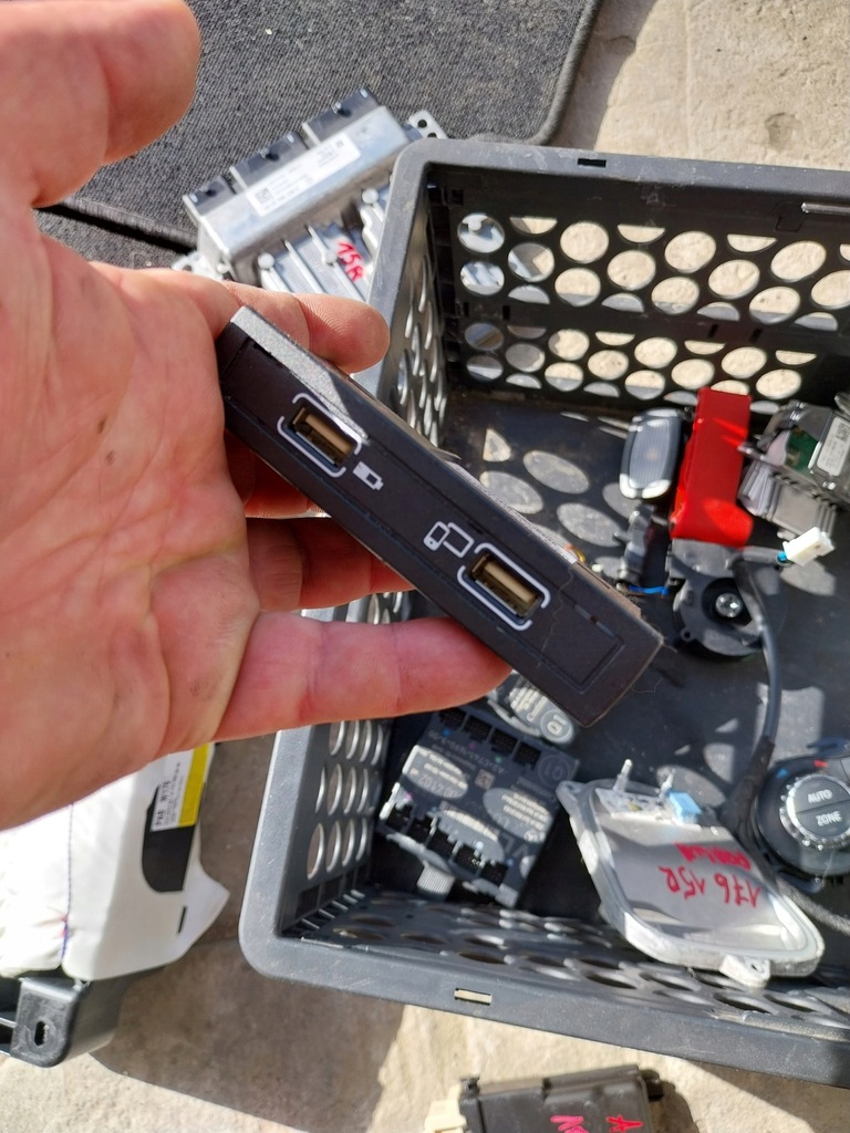 фото №1, Панель разъём вход port usb mercedes gla x156 w156 w176 w246 a1728201700